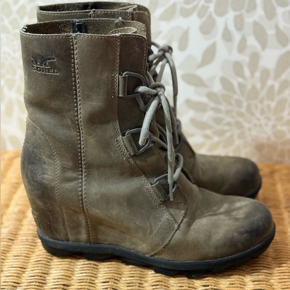 Sorel Women’s 10.5 Gray Green Joan Of Artic Wedge II Waterproof Ankle Boots - Picture 1 of 11